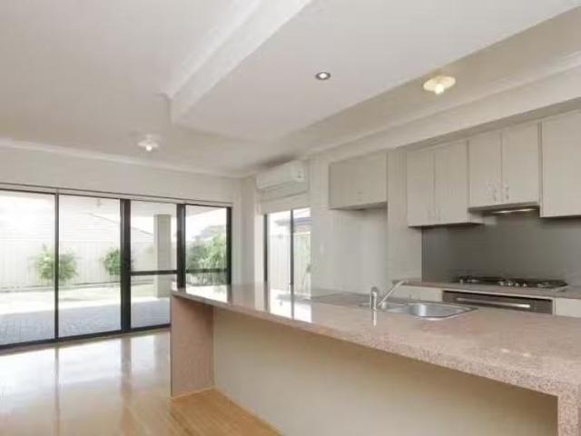 Cozy 45 Suttor Drive, Success, WA 6164