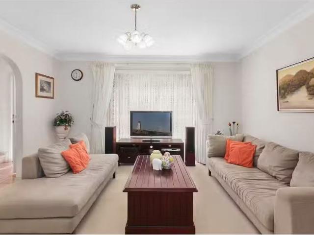 New 45A Bella Vista Drive, Bella Vista Townhouse for rent Lis.