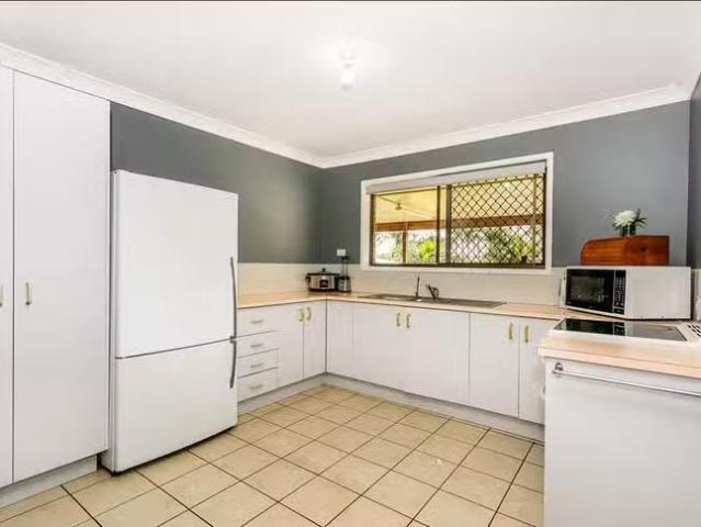 Cozy 47 Emerald Drive, Regents Park, QLD 4118
