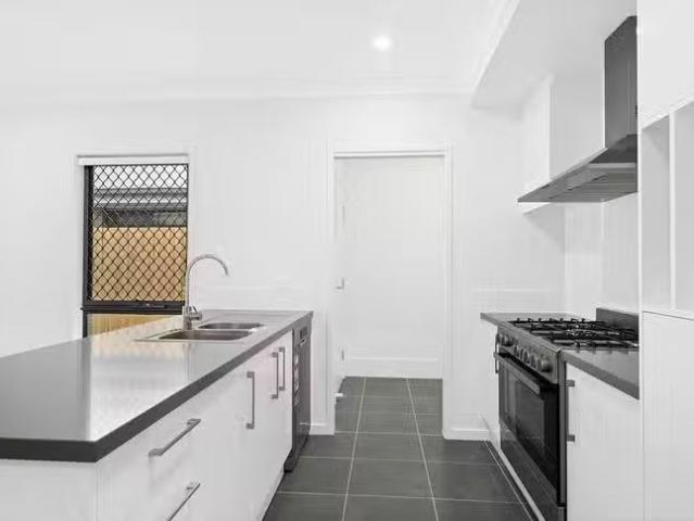 For Rent! 48 Bill Watson Way, Pallara, QLD 4110