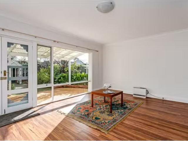 New 48 Cambridge Terrace, Malvern House for rent Listed by Jo.