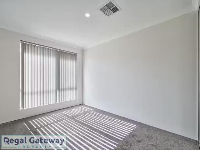 Deal! 48 Hibiscus Street, Hammond Park, WA 6164