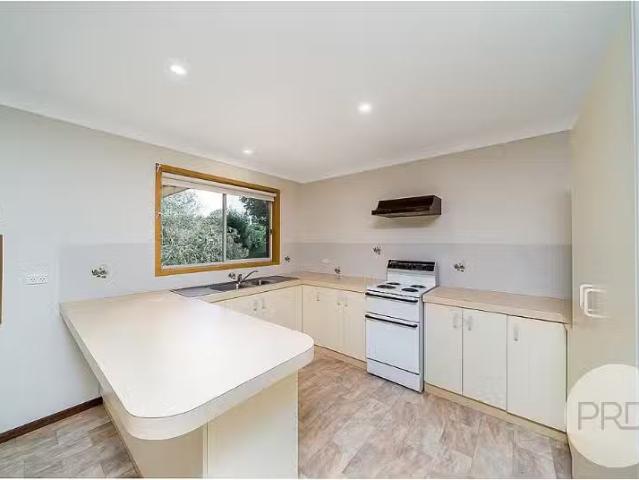 Just in! 48 Pugsley Avenue, Estella House for rent Listed by.