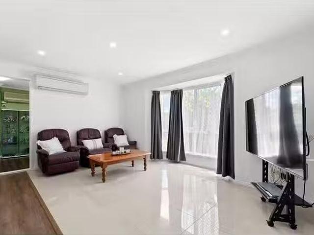 Charming 48 Sweetgum Street, Hillcrest, QLD 4118