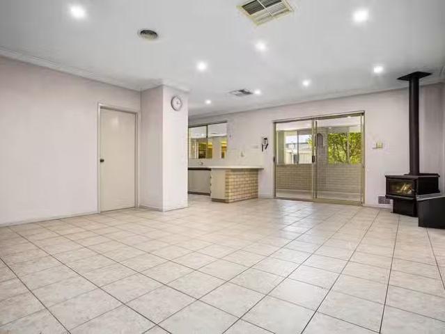 Cheap 490 Rockingham Road, Lake Coogee, WA 6166