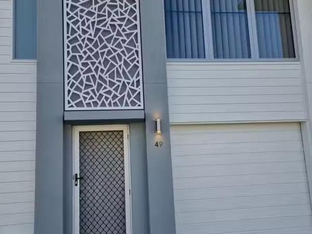 For Rent! 49/1 Isla Street, PIMPAMA, QLD 4209 Townhouse for.