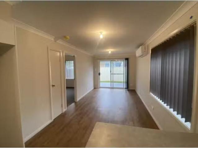 Charming 4/95 Albatross Road, West Nowra Townhouse for rent L.