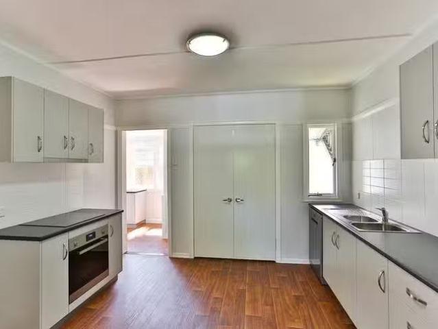 Deal! 4/96 Mary Street, East Toowoomba, QLD 4350