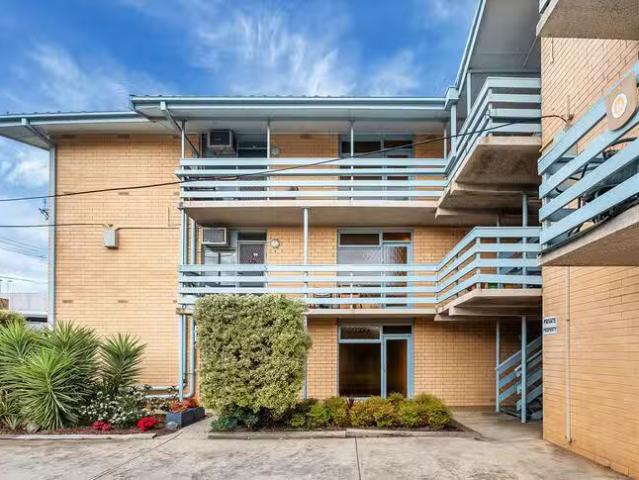 Cheap 4/9 11 Rose Street, Glenelg, SA 5045