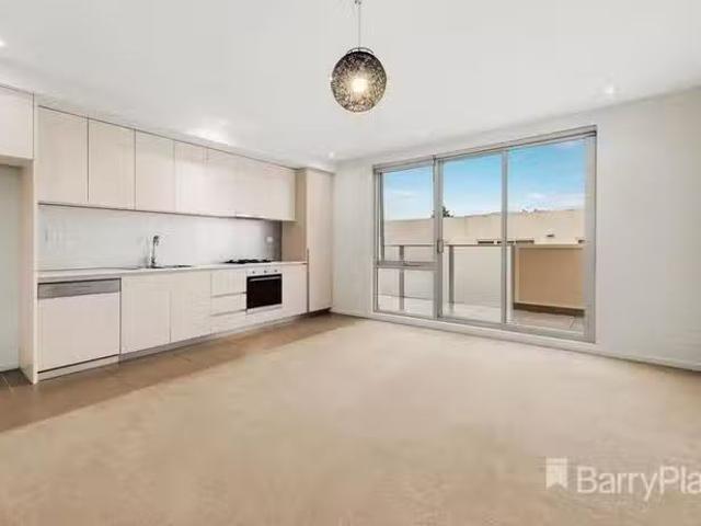 Deal! 404/18 Berkeley Street, Doncaster, VIC 3108