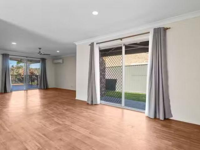 Rental! 40 Matthews Way, WAKERLEY, QLD 4154 House for Rent