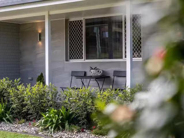 Deal! 40 Debra Street, Centenary Heights, QLD 4350