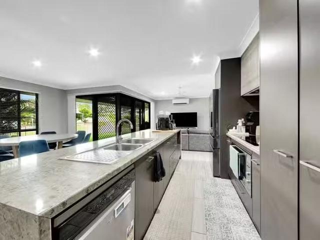 Cozy 40 Koolivoo Parade, Boyne Island, QLD 4680