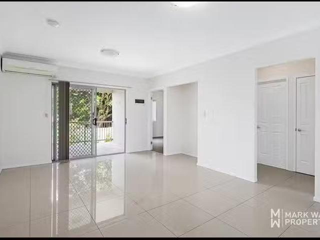 Just in! 4/1021 Boundary Road, Coopers Plains, QLD 4108