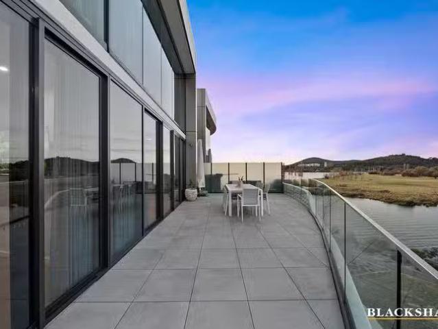 Nice 410/45 Honeysett View, Kingston, ACT 2604