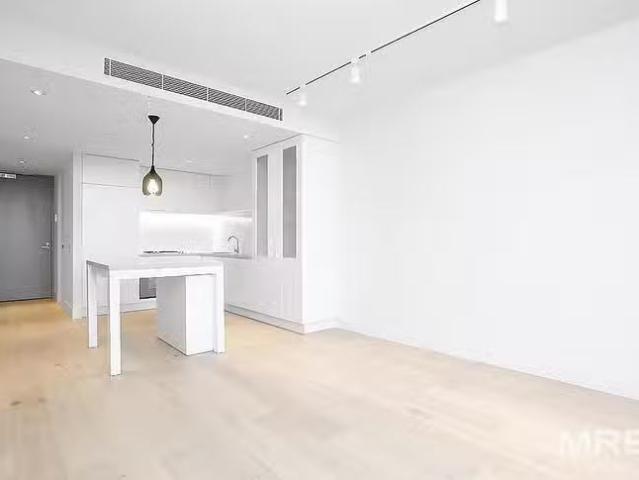 Just in! 411/1 Dyer Street, Richmond, VIC 3121