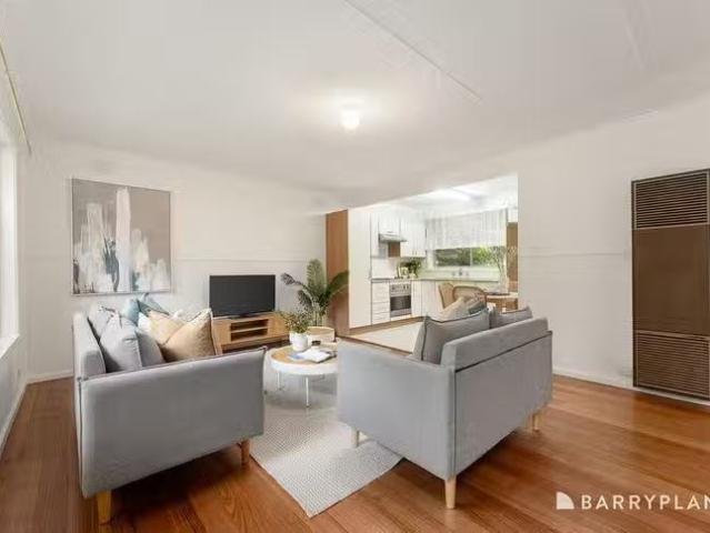 Unique 4/11 13 The Pass, Croydon, VIC 3136