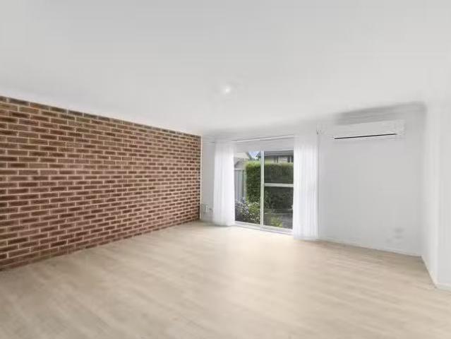 Charming 4/14 The Avenue, Corrimal, NSW 2518