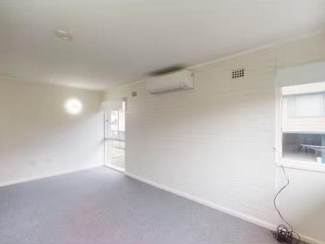 Rental! 4/14 Nesca Parade, The Hill Apartment for rent Listed.