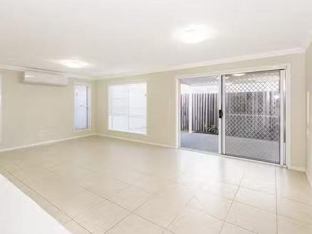 Cheap 4/15 Wapiti Street, Kearneys Spring, QLD 4350