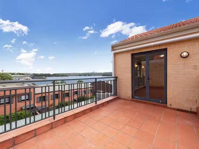 Nice 41/8 Water Street, Birchgrove, NSW 2041