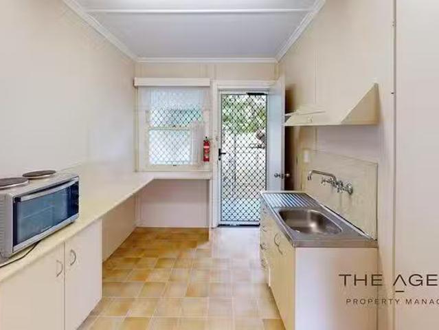 Cheap 4/18 Main Street, Park Avenue, QLD 4701