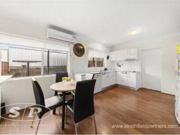 Cheap 4/1 Lusty Place, Moorebank Townhouse for rent Listed by.