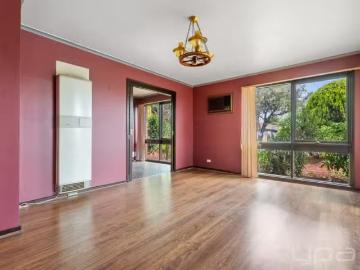 Deal! 41 Rosina Drive, Melton VIC 3337