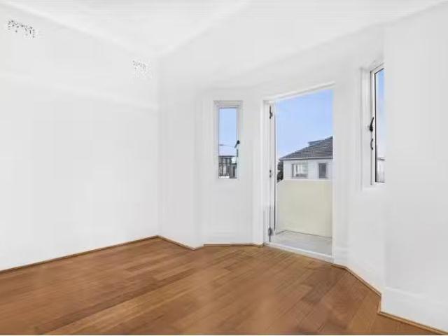 Deal! 4/204 Hastings Parade, BONDI Apartment for rent Listed.
