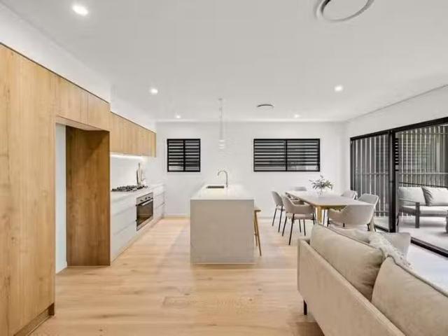 Deal! 4/248 South Street, South Toowoomba, QLD 4350