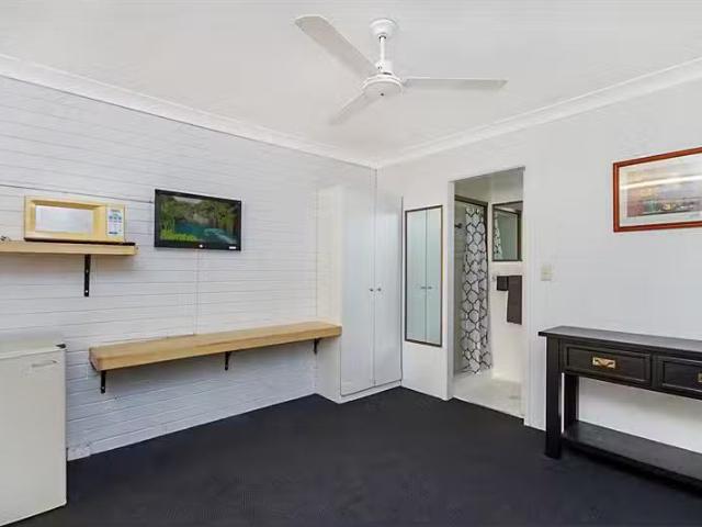 Charming 4/25 Minjungbal Drive, TWEED HEADS SOUTH Apartment fo.