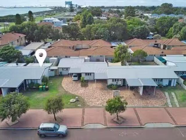 For Rent! 4/2 Wanliss Street, Rockingham, WA 6168