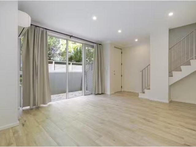 Cozy 4/30 Croydon Street, PETERSHAM Townhouse for rent Listed.