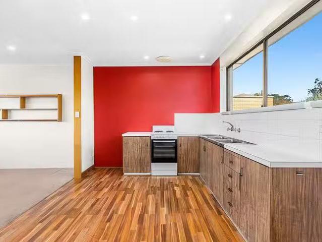 Nice 4/35 Marshall Street, Farrer, ACT 2607