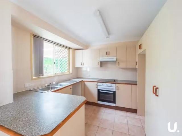 For Rent! 43 Cederwood Crescent, Raymond Terrace House for ren.