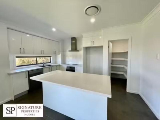 Deal! 4 Alexander Dawson Court, MUDGEE House for rent Listed.
