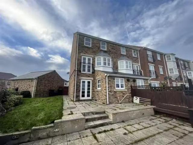 Nice 4 BA 3 bedroom town house for rent in Beamish Rise, Stanl.
