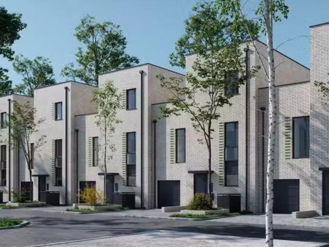 Rental! 4 BA 4 bedroom terraced house for rent in Clive Road.