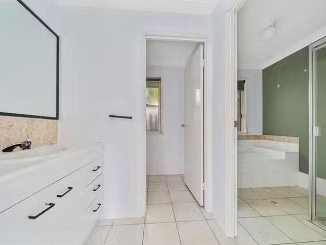 For Rent! 4 Bambi Close, Upper Coomera, QLD 4209