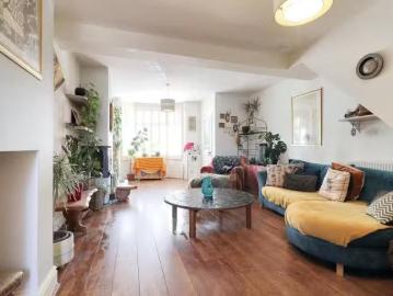 Charming 4 bedroom terraced house for rent in Church Street, W.