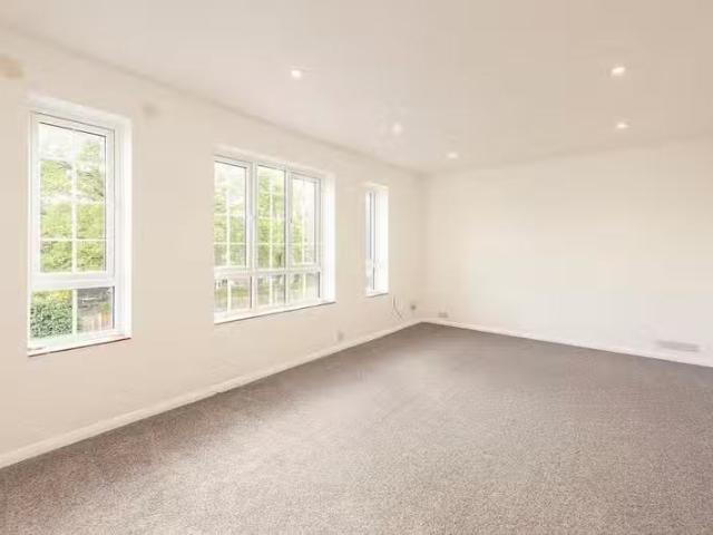 Unique 4 bedroom apartment for rent in How Wood, Park Street.