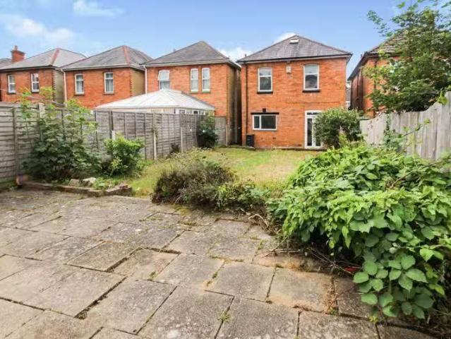 Just in! 4 bedroom detached house for rent in Winton, Bournemo.