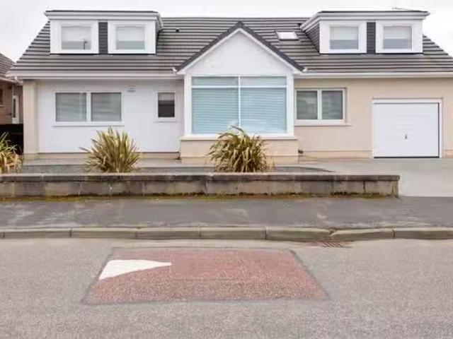 Rental! 4 bedroom detached house for rent in Hillview Terrace.