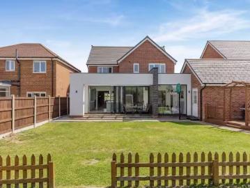 Deal! 4 bedroom detached house for rent in Rhodfa Palin, Buckl.