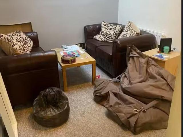 Deal! 4 bedroom flat for rent in Tyndalls Park Road, Cotham, B.