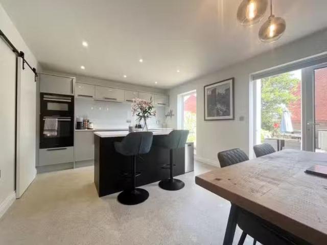 Unique 4 bedroom house for rent in Boundary Lane, Shirley, Sol.