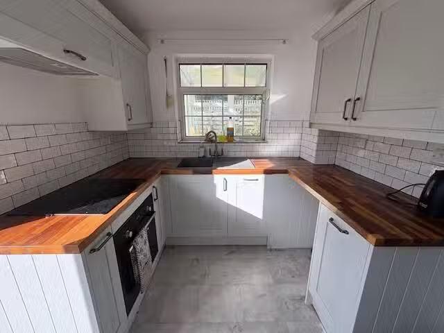 Charming 4 bedroom house for rent in Roborough Close, Eastbour.