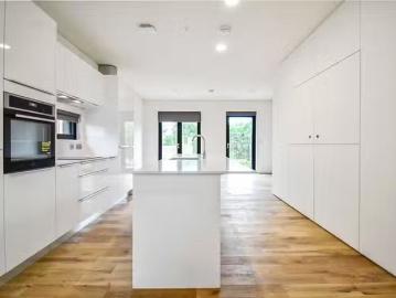 Charming 4 bedroom semi detached house for rent in Lockhart Wa.