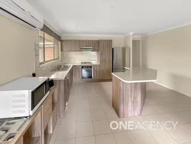 For Rent! 4 Blue Bell Way, Worrigee, NSW 2540