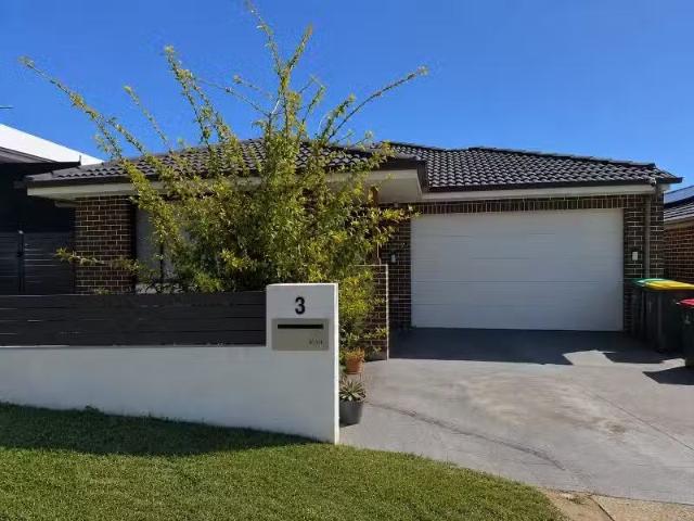 Just in! 4 BR 3 Cymbeline Street, ROSEMEADOW House for rent L.